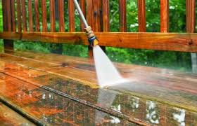 Pressure washing driveway in Cincinnati